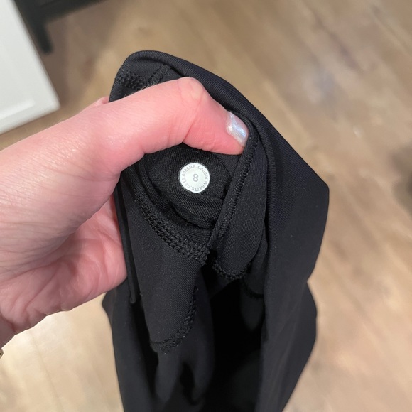 LULULEMON Cropped Leggings - Size 8 - Picture 3 of 5